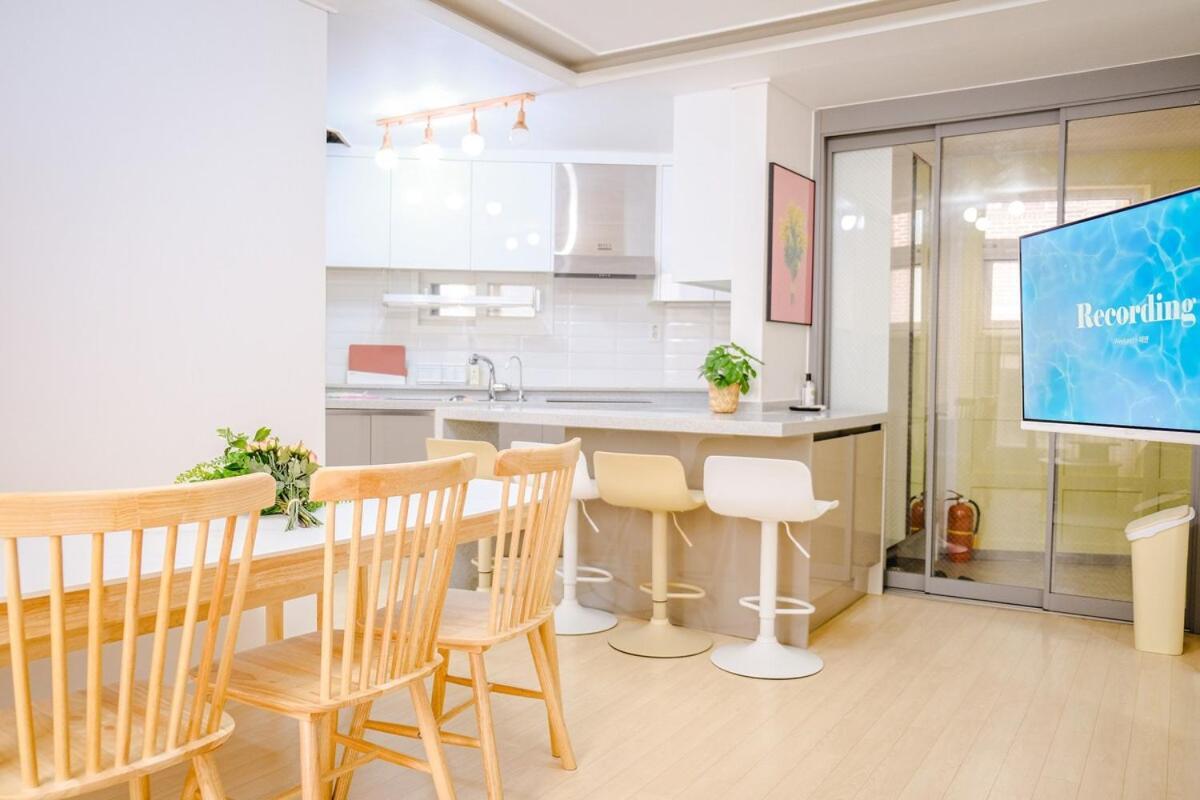 Seongsan Atelier Villa